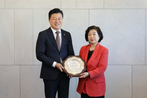 [뉴스] 현정은 현대그룹 회장, 충북도 명예도지사 재위촉