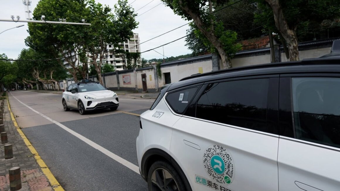 [뉴스] 검색 제국 흔들리는 바이두…AI 클라우드·로보택시서 돌파구
