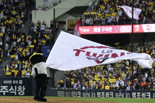 [뉴스] 44년 야구 역사 잠실구장 굿바이…3만석 돔구장 대변신